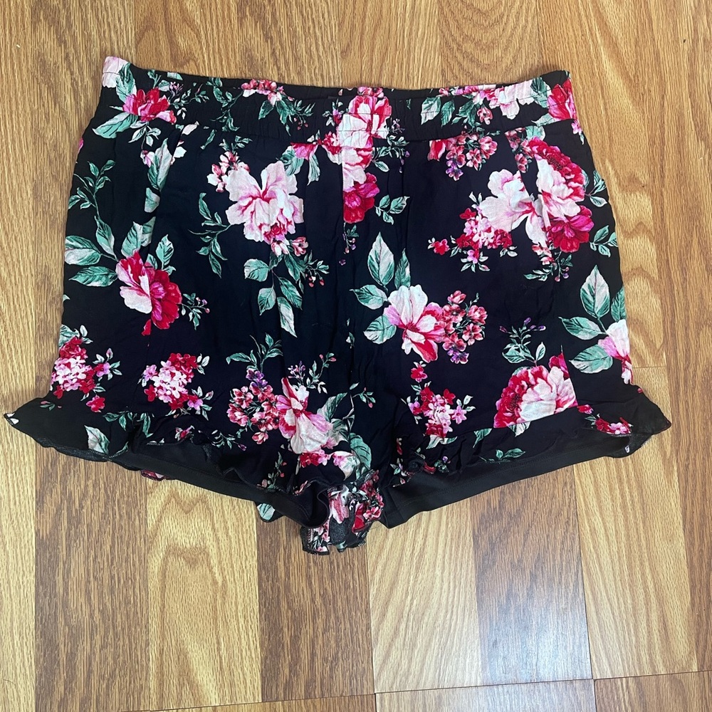 Torrid floral short pants size 1